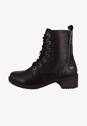 Bottine en cuir noir avec un laçage à l'avant et une fermeture éclair sur le côté, semelle en caoutchouc, talon bloc et détail logo gris à l'arrière.
