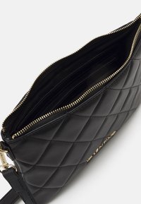 Valentino Bags OCARINA - Torba čez telo - nero
