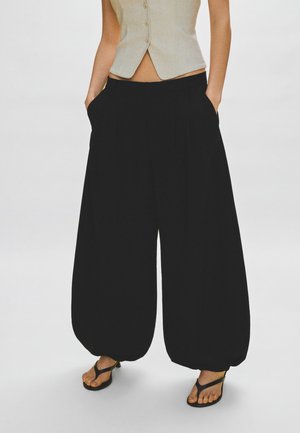 Bershka, TROUSERS - Trousers - black