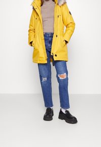 ONLY Petite Zimní kabát - yellow