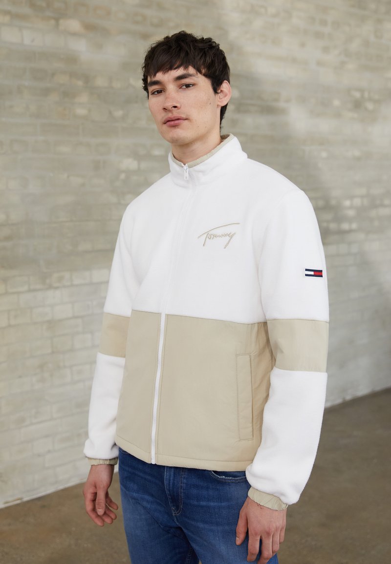 Tommy Jeans MIX MEDIA RETRO JACKET UNISEX Fleecejacke ancient white