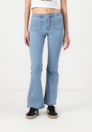 ONLWAUW POCKET FLARED BOZ - Flared Jeans - light blue denim
