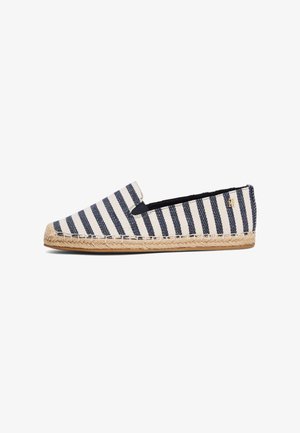 Espadrilha riscada em tecido azul-marinho e creme, com sola de juta trançada e design de calçar fácil com acentos elásticos nas laterais.