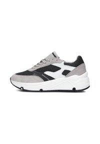 Graue und schwarze Sportsneaker aus Wildleder und Mesh-Materialien, mit weißen Akzenten, einer gepolsterten Sohle und einem Schnürdesign.