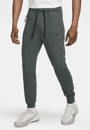 Nike Sportswear Pantalones deportivos - vintage green black