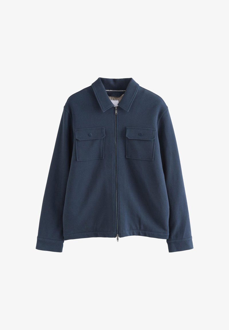 Marineblaue Reißverschlussjacke mit Kragen und zwei vorderen Klappentaschen mit Knöpfen, langen Ärmeln und geradem Saum.