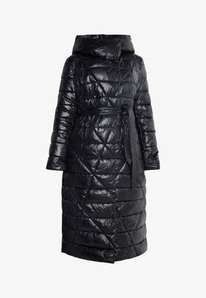 Zwarte pufferjas met een glanzende afwerking, voorzien van een capuchon, ceintuur in de taille en een ruitpatroon. Lange mouwen en een knielange stijl.