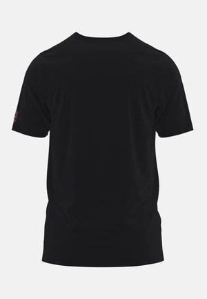 Schwarzes T-Shirt mit kurzen Ärmeln aus weichem Stoff; verfügt über einen Rundhalsausschnitt und ein minimalistisches Design; beinhaltet ein kleines Logodetail am Ärmel.