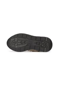 Semelle de chaussure en caoutchouc noir avec un design texturé et géométrique et des motifs de semelle pour l'adhérence ; forme courbée au niveau des orteils.