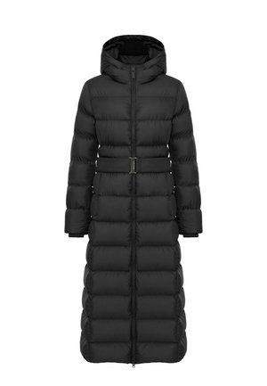 Zwarte pufferjas met een capuchon, een ceintuur in de taille en een gestikte uitstraling. Lange mouwen, een rits over de volle lengte en een rechte zoom maken de structuur compleet.