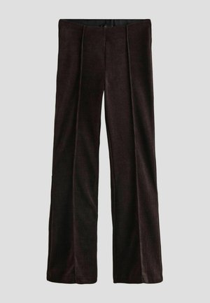 Pantaloni evazați din catifea maro închis, cu textură ribbed vertical, având un panou frontal plat și un talie netedă.