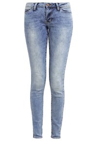 Kapeat farkut vaaleansinisen denim-kankaan sävyssä, jotka ovat haalistuneet, viiden taskun muotoilu, vyölenkit ja nappikiinnitys vyötäröllä.