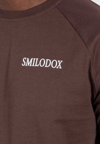 Smilodox Triko s potiskem - braun