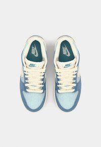Nike Sportswear DUNK - Sporta apavi - smokey blue/pale ivory/denim turquoise/ochre/barely volt