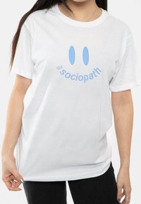 Paradiso Clothing OLIVIA RODRIGO UNISEX - Print T-shirt - white