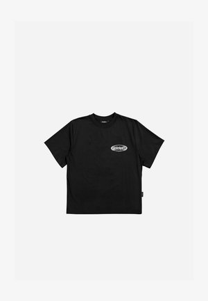 T-shirt en coton noir avec un col rond et des manches courtes. Présente un logo blanc sur la poitrine gauche et une étiquette sur le côté.