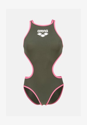 Oliwkowo-zielony jednoczęściowy strój kąpielowy z różowymi akcentami, wycięciami po bokach, wysokim kołnierzem i logo z przodu. Wykonany z gładkiego, elastycznego materiału.