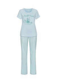 Himmelblaues Pyjama-Set mit einem Kurzarm-Oberteil mit "Amalfi Coast"-Druck und gestreiften Hosen mit abwechselnden hellblauen und weißen Streifen.