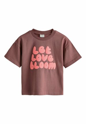 T-shirt mauve à manches courtes avec un col arrondi et des lettres bulles roses indiquant « Let Love Bloom » à l'avant.