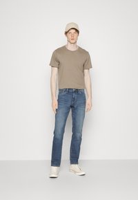 TOM TAILOR TTMARVIN Straight - Jeans a sigaretta - mid stone wash denim