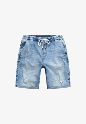 Vaaleansiniset farkkushortsit, joissa on joustava vyötärö ja valkoinen nauha, sekä kulutettua yksityiskohtaa kankaassa ja taskuja.