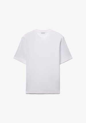 Weißes Baumwoll-T-Shirt mit kurzen Ärmeln, Rundhalsausschnitt und entspannter Passform. Glatte Textur, keine Muster oder Verzierungen.