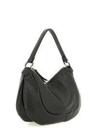 Borsa in pelle nera con un design morbido e curvo. Caratterizzata da un'unica maniglia con dettagli in metallo e una chiusura con cerniera. Texture morbida.