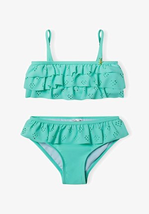 Turkusowy dwuczęściowy bikini z falbaniastymi detalami, wycięciami, regulowanymi ramiączkami oraz elastycznym pasem w dolnej części. Gładka tekstura materiału.