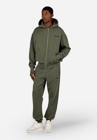 Pegador LOGO - Felpa con cappuccio - washed faded olive black