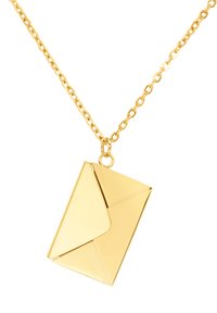 Collana con pendente a busta in oro su una catena d'oro, caratterizzata da un design elegante e piegato con una finitura lucida e angoli affilati.