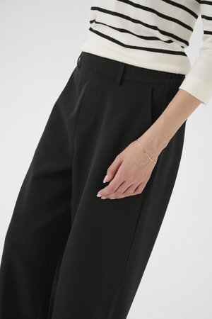 Kaffe, KAVALLEY PANTS - Stoffhose - black deep