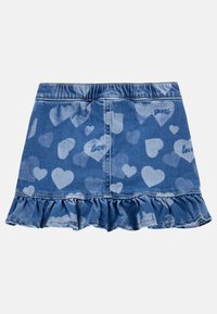 Denim szoknya fodros szegéllyel, kék szívmintával és szöveges kiemelésekkel. Rugalmas derékpánt a kényelem érdekében.