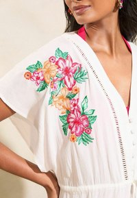 Love & Roses TROPICAL EMBROIDERED KAFTAN.   - Rochie de zi - ivory white