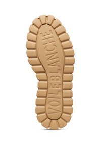 Suola di scarpa in gomma color beige con scanalature profonde, caratterizzata dal testo in rilievo "VOILE BLANCHE" al centro. Superficie robusta e texturizzata.