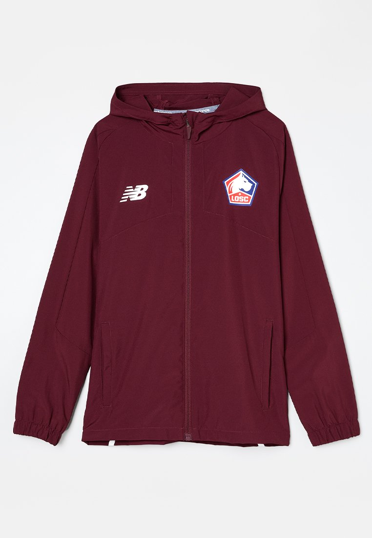 Chaqueta deportiva burdeos con capucha, cierre frontal de cremallera, logo de NB en el pecho izquierdo y emblema del equipo LOSC en el derecho, con puños elásticos y bolsillos laterales.