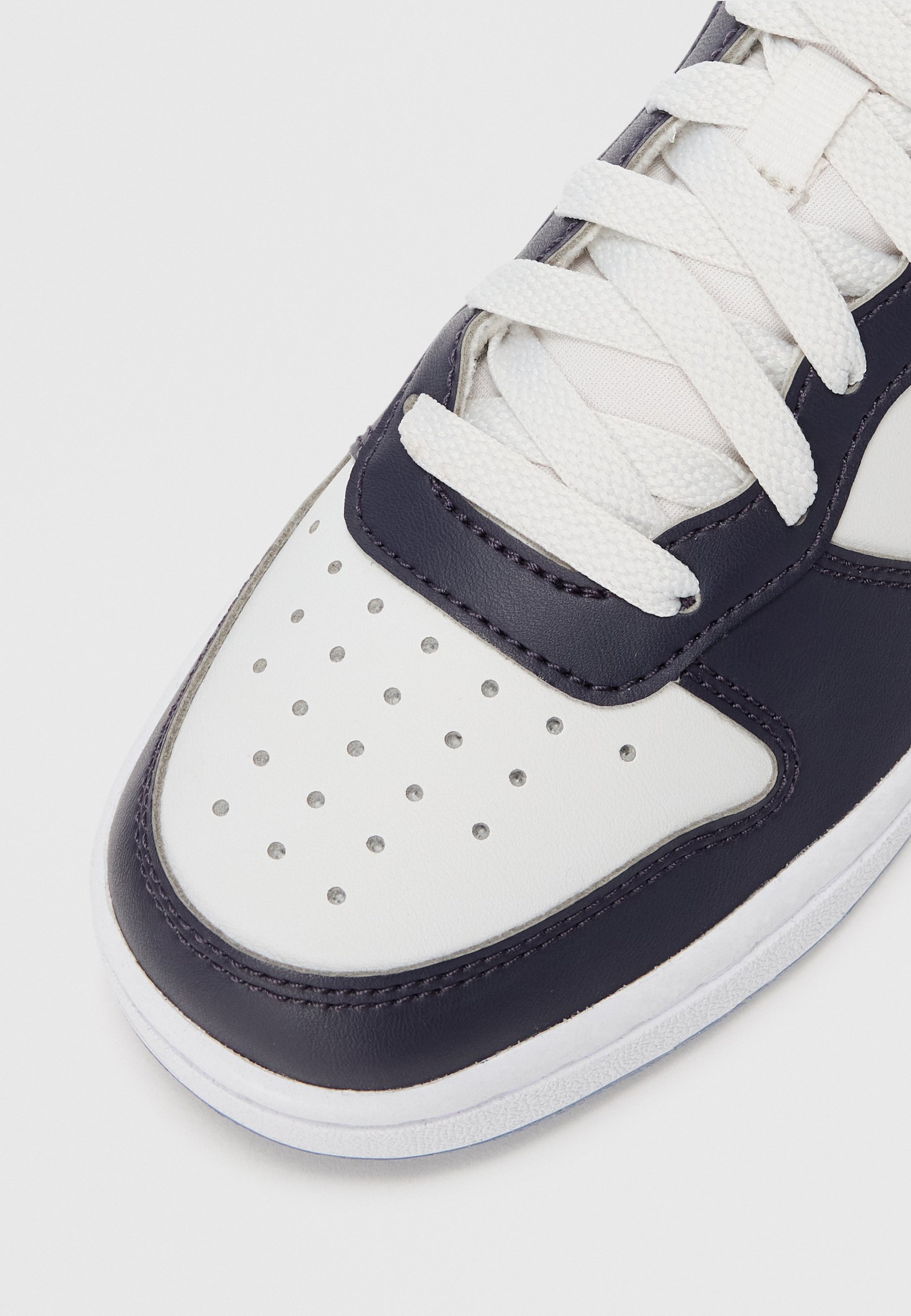 nike court borough maat 41