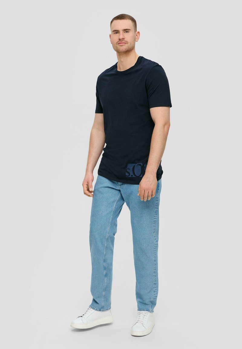 s.Oliver MIT LOGO PATCH - T-Shirt basic - navy