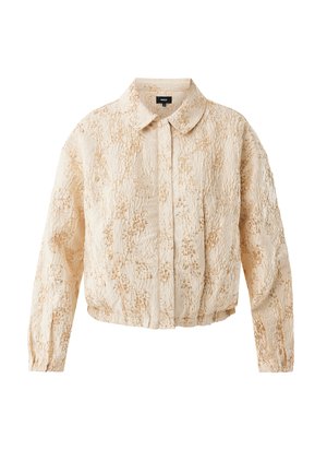 Chaqueta beige recortada con tejido texturizado, con cuello, cierre de botones en el frente y mangas largas. Sutiles detalles en dorado a lo largo del diseño.