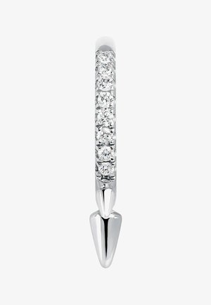 Anillo de plata con un diseño elegante y alargado. Presenta una fila de piedras transparentes y brillantes y un extremo puntiagudo para un toque moderno.