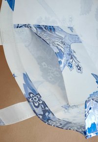Handbag - blue white floral