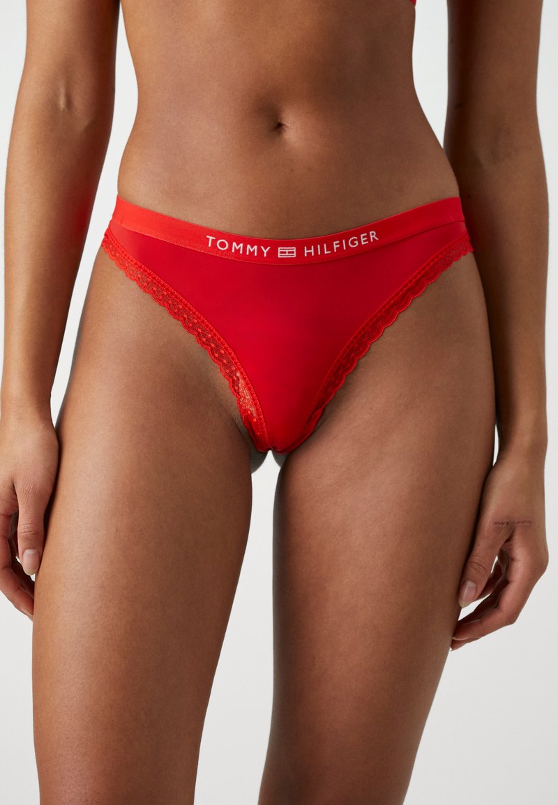 Tommy Hilfiger TONAL LOGO - Stringi - fierce red