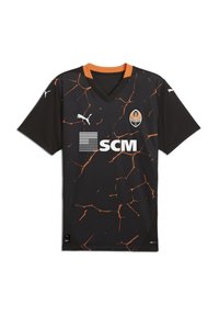 Camiseta de fútbol negra con patrón de grietas naranjas, diseño de cuello en v y acentos de logo. Fabricada con material ligero y que absorbe la humedad.