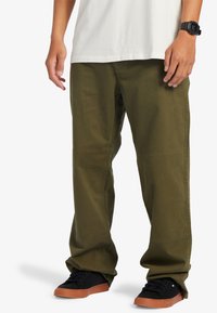 Quiksilver WILDE  - Chino kalhoty - grape leaf