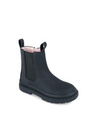 Botín Chelsea negro con cuero suave, paneles elásticos en los lados, lengüetas de agarre y una suela de goma texturizada para mayor tracción y comodidad.