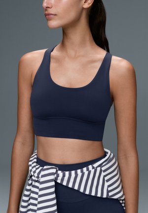 OYSHO, COMFORTLUX MEDIUM SUPPORT WITH CUPS - Brassières de sport à maintien normal - metallic blue