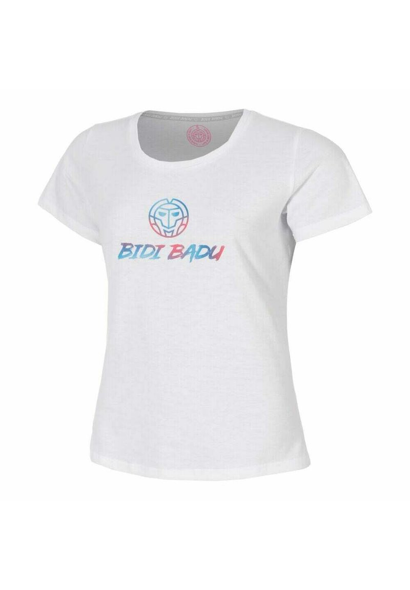 T-shirt bianco in cotone con scollo rotondo e maniche corte, con la scritta "BIDI BADU" in colori blu e rosa.