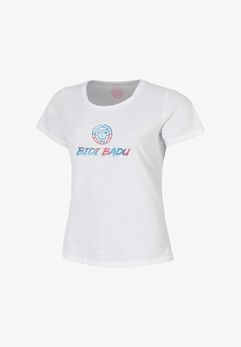 T-shirt bianco in cotone con scollo rotondo e maniche corte, con la scritta "BIDI BADU" in colori blu e rosa.