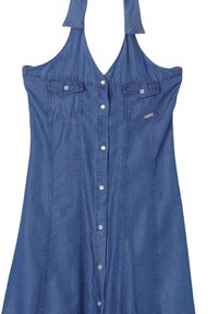 Abito in denim con scollo a halter, chiusura frontale a bottoni, due tasche sul petto e una vestibilità comoda. Caratterizzato da un colore azzurro chiaro e una texture morbida.