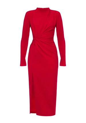 Czerwona midi sukienka z długimi rękawami, wysokim dekoltem, skręconym detalem w talii oraz rozcięciem z przodu po lewej stronie.