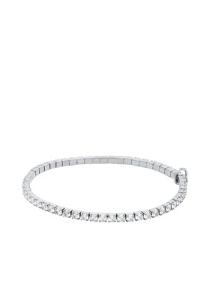Silbernes Tennisarmband mit kleinen runden klaren Edelsteinen, die in einer durchgehenden Linie gefasst sind, und einem Verschluss vor weißem Hintergrund.